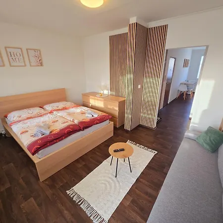 Klatovy Apartment Apartamento